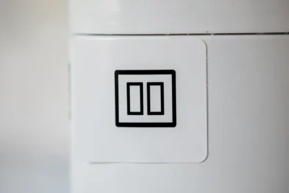Appareil électrique portant le symbole de double isolation